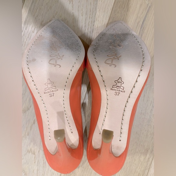 Alice + Olivia Dina D’Orsay Heels in Coral Patent Leather | Size 37 - Picture 5 of 5